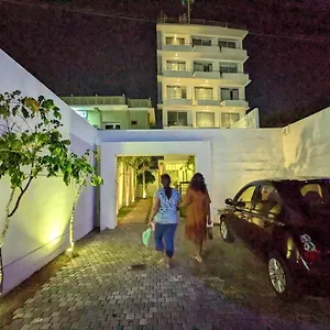 https://marine-tourist-beach-guest-house.kandyhotelsnow.com